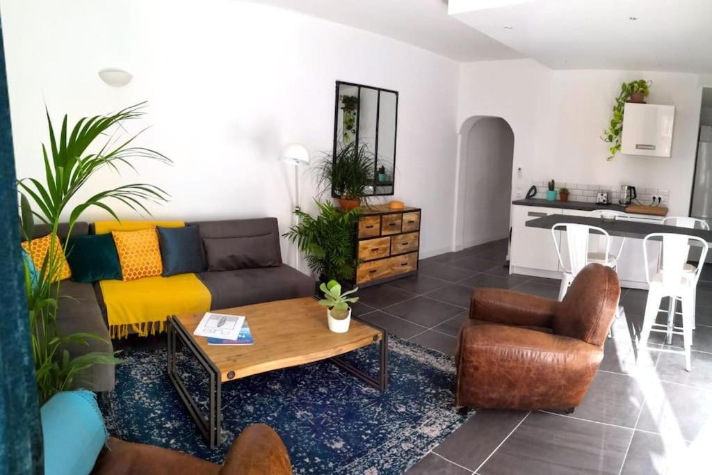 Beautifully Bright Apartment In Old Town 쎙뜨호뻬 외부 사진