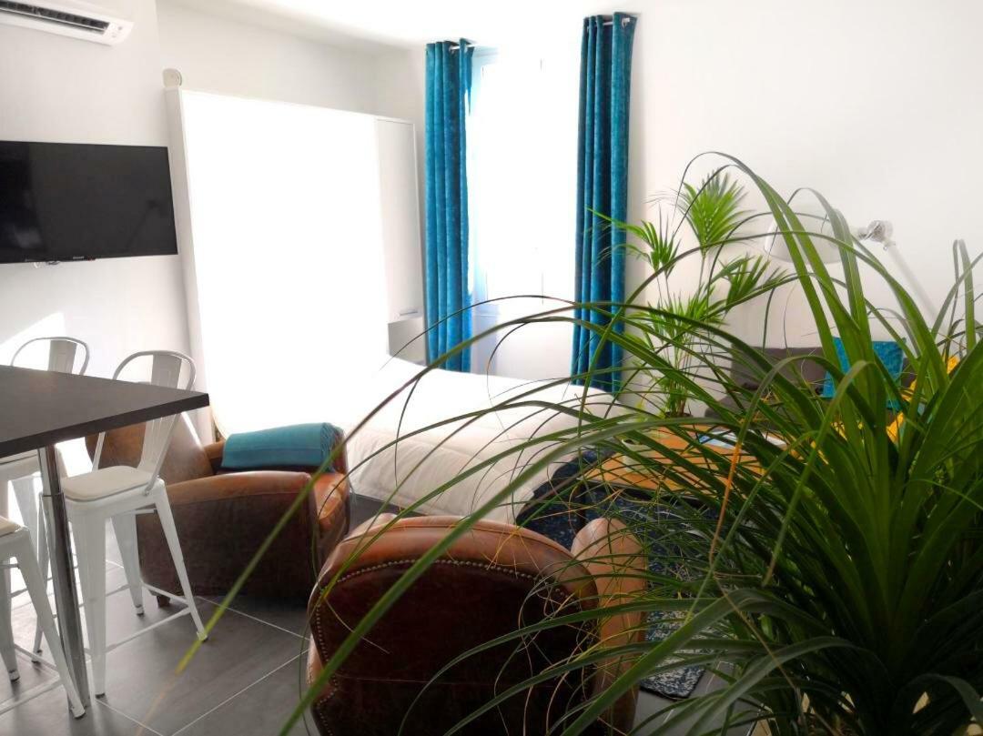Beautifully Bright Apartment In Old Town 쎙뜨호뻬 외부 사진